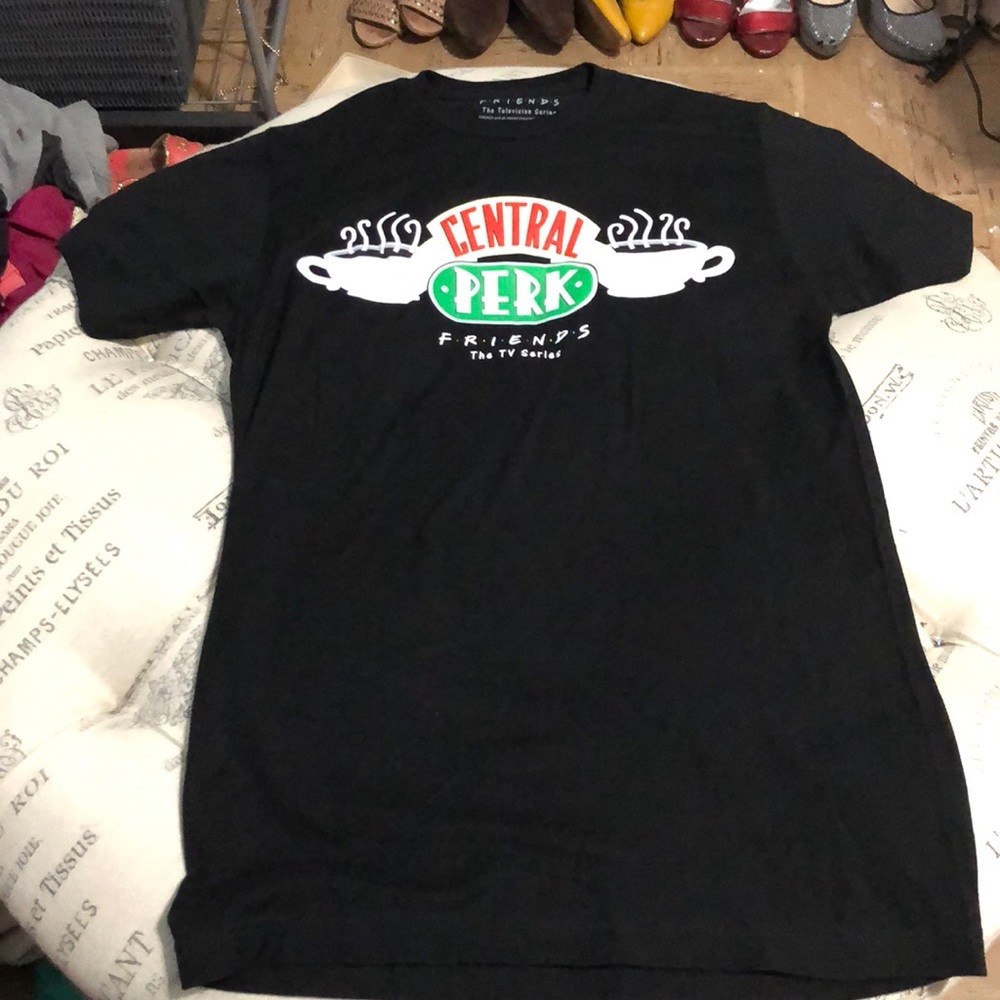 NWOT Friends Central Perk tee size medium